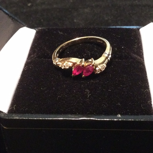 14 K GOLD RUBY AND DIAMOND RING - Picture 4 of 8